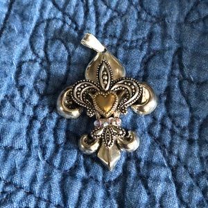 ❌SOLD❌Silver fleur di lis pendant